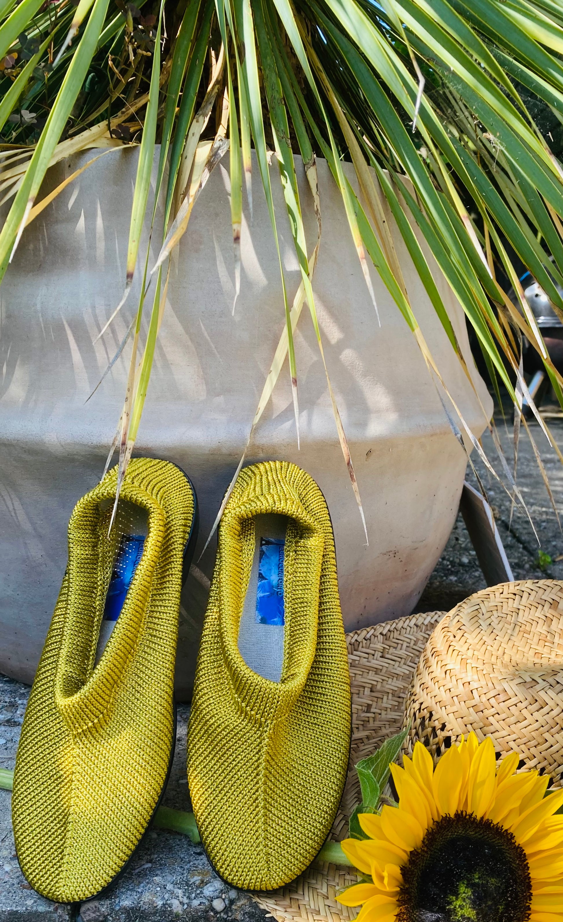 Euroconforto Portugese schoen olive gold – draagfoto buiten