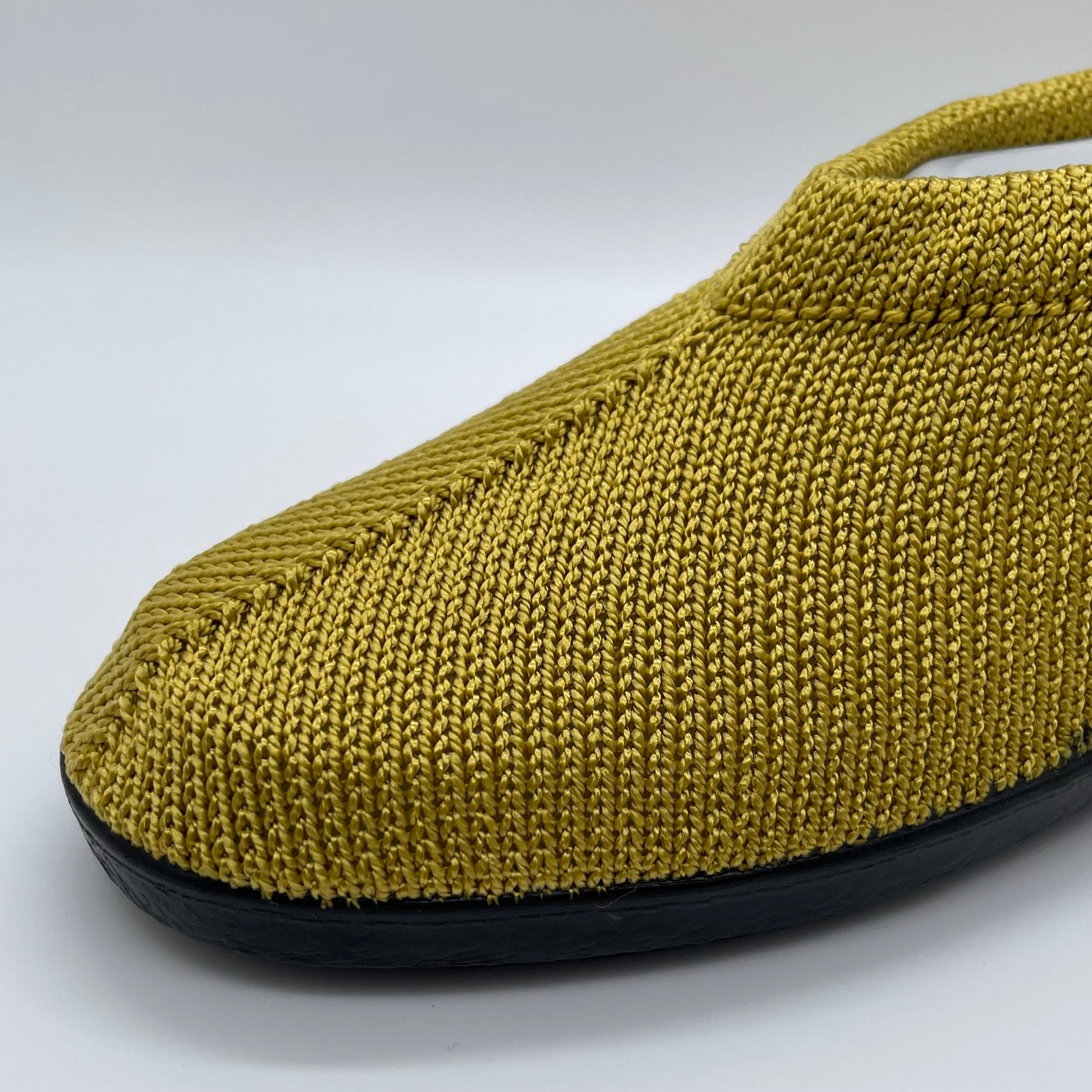 Euroconforto Portugese schoen olive gold – detail zijaanzicht