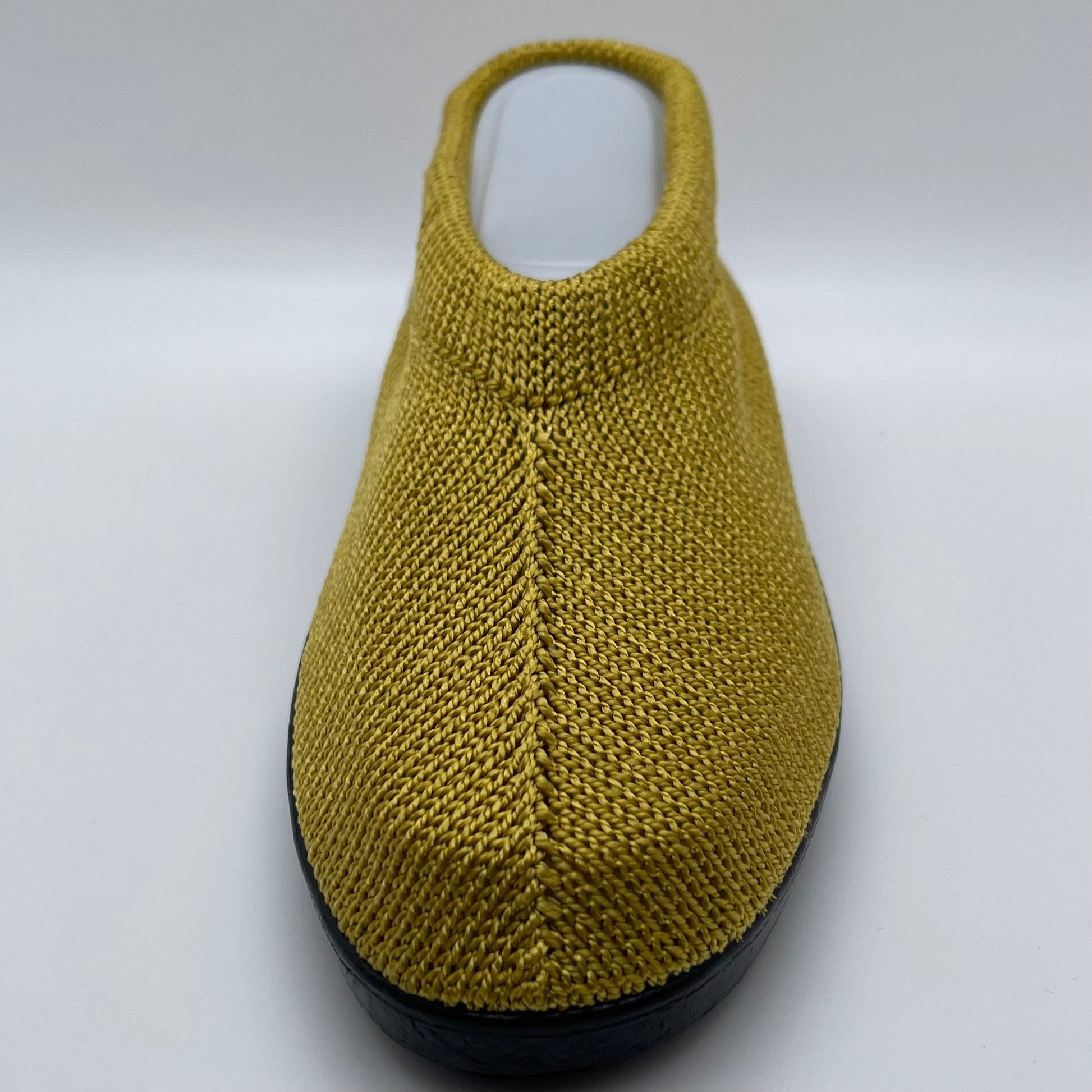 Euroconforto Portugese schoen olive gold – close-up materiaal